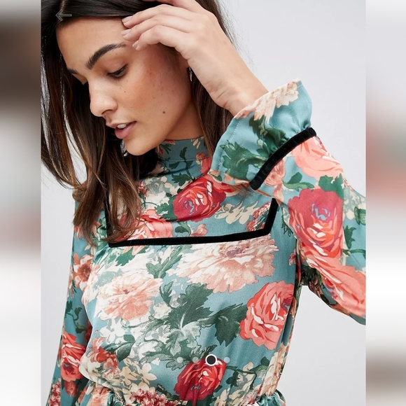 VILA Velvet Trim Floral Midi Dress - Picture 2 of 4